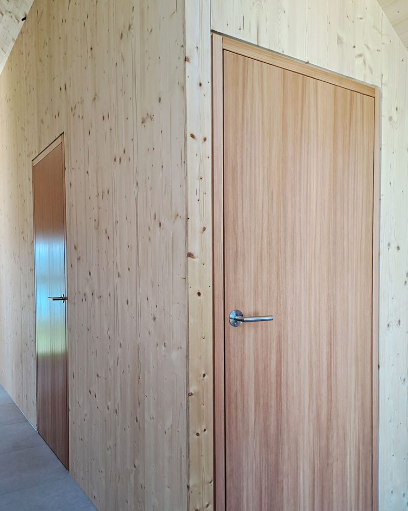 Tischlerei-Raudaschl-Referenz-Laerchentueren-flaechenbuendig-001-4zu5
