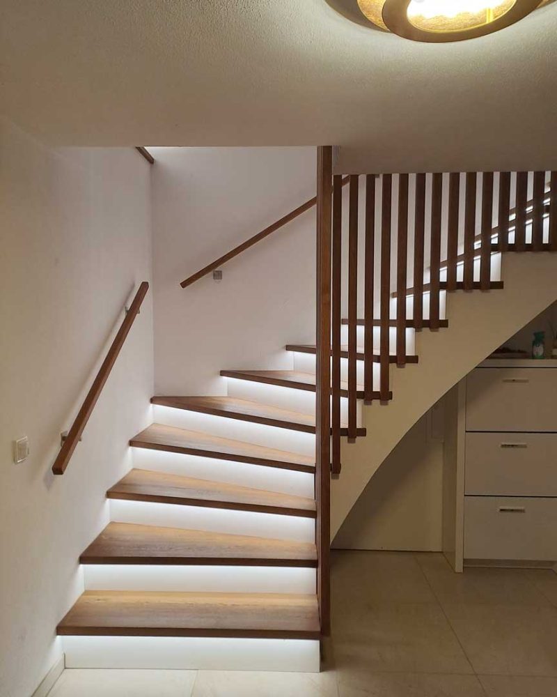 Tischlerei-Raudaschl-Referenz-Treppe-in-Eiche-massiv-001-4zu5